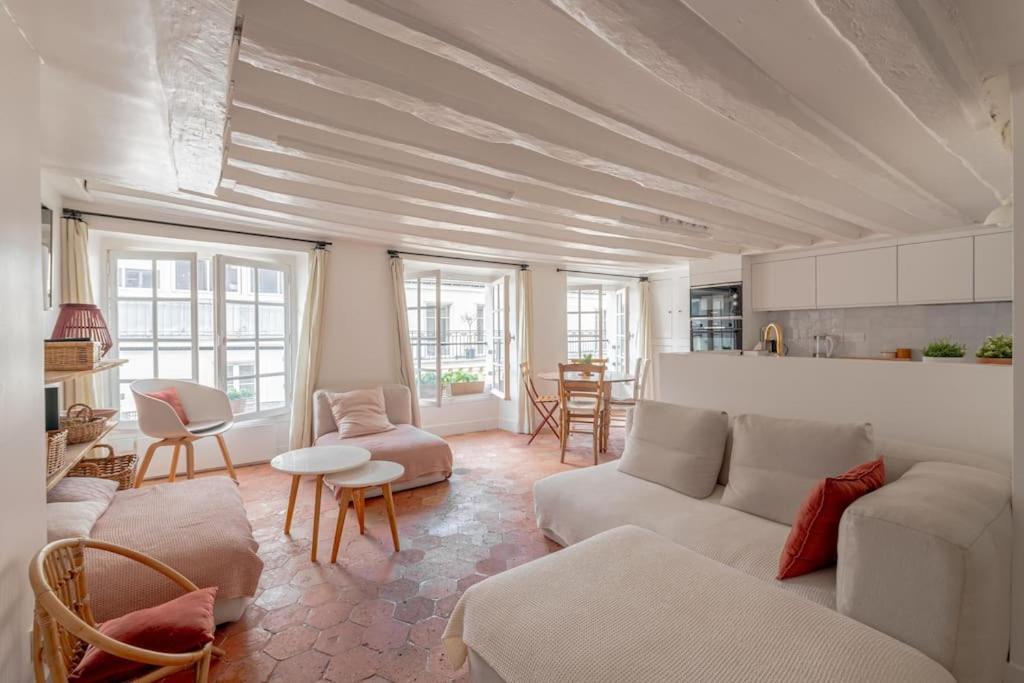 Apartment 3 Rooms, View On Roofs Chic & Cosy - 70 M2