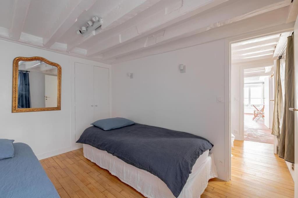 Apartment 3 Rooms, View On Roofs Chic & Cosy - 70 M2