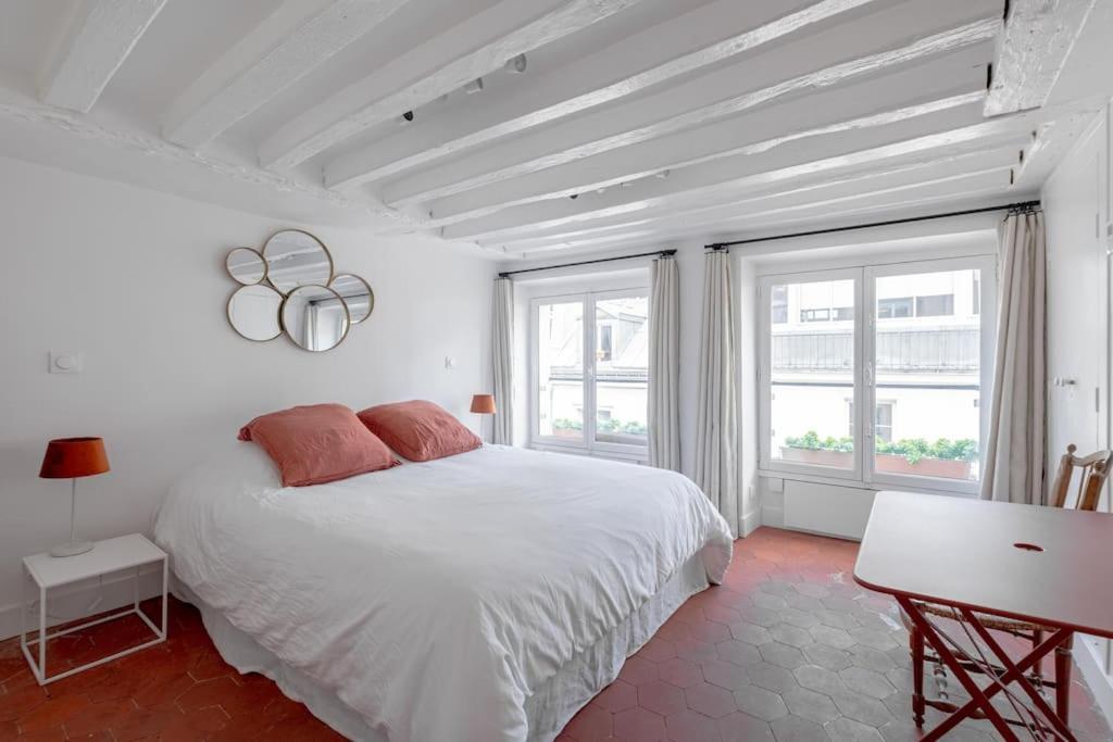 3 Rooms, View On Roofs Chic & Cosy - 70 M2 Apartment Paris