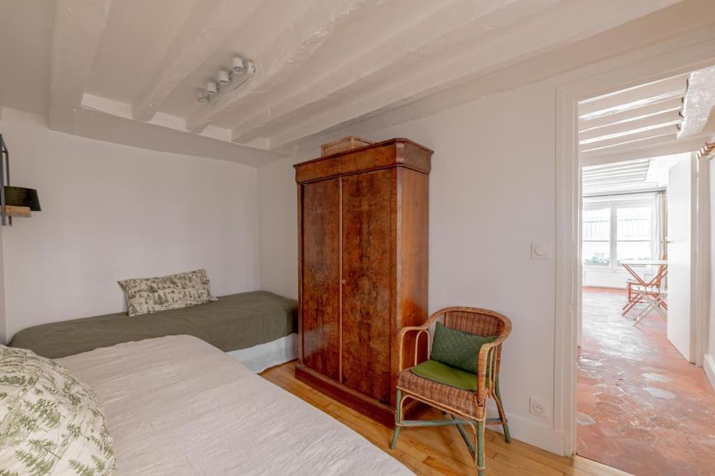 3 Rooms, View On Roofs Chic & Cosy - 70 M2 * Paris