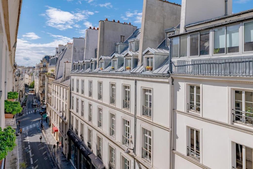 3 Rooms, View On Roofs Chic & Cosy - 70 M2 Apartment Paris